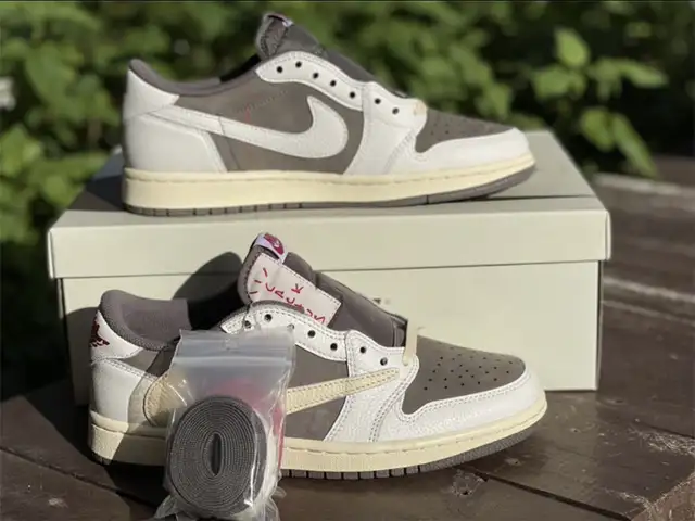 Jordan 1 Retro Low SP Travis Scott Reverse Mocha  in Men's Shoes in Mississauga / Peel Region - Image 3