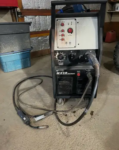 M 250 wire Feeder. Low hours, Hobby welding. Asking 2100.00 no gas bottle 403 506 1113 call or text
