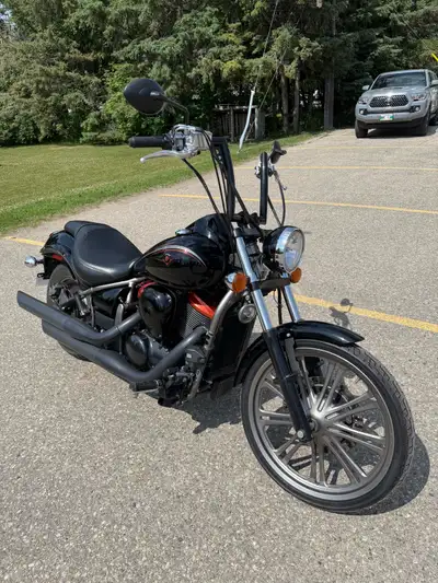 Looking to sell my 2009 Kawasaki Vulcan 900 Classic SE. The bike is in near show room condition. Sta...