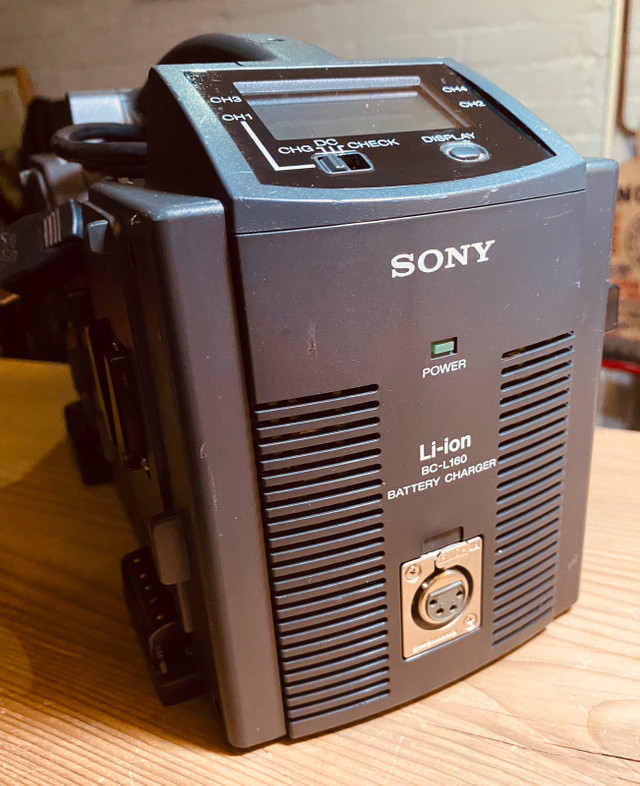 SONY BC-L160 4 bank LITHIUM ION V-LOCK charger + 2 BATTERIES in Video & TV Accessories in City of Toronto