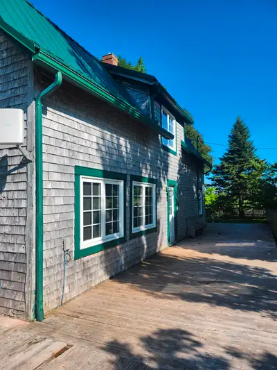3 bedroom house albany,2 story 3bedroom home year round rental,damage deposit required(full months r...
