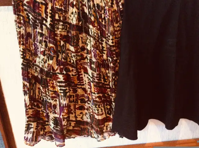 WOMENS JEANS/DRESS PANTS/SKIRTS BLAZERS/TOPS/ CLEARANCE in Women's - Bottoms in Mississauga / Peel Region - Image 11