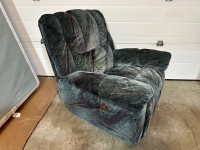 Reclining chair…EXTREMELY GOOD CONDITION…ONLY $60