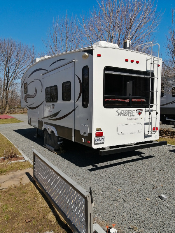 roulotte fifth wheel - 28 pi - légère - très propre dans VR et caravanes  à Lévis - Image 3