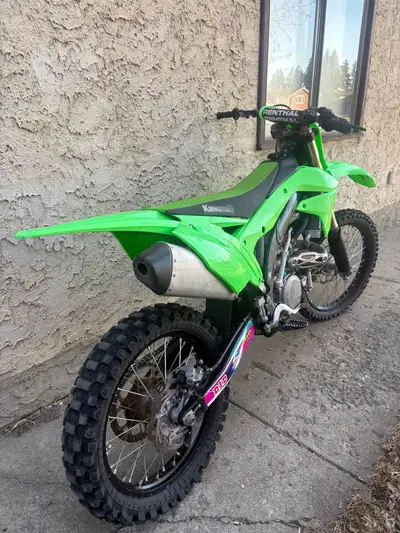 2016 Kawasaki KX 450 Runs and rides excellent. Recent tune up and valves set.The air forks were remo...