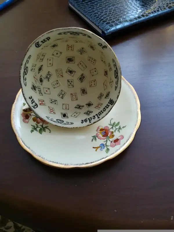 Cup of knowledge in Arts & Collectibles in Ottawa - Image 4