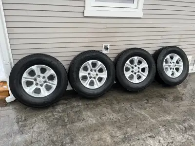 • Set of 4 OEM Toyota 4Runner SR5 17” rims • Kumho Crugen HT51 all-season tires • Tire size: 265/70R...