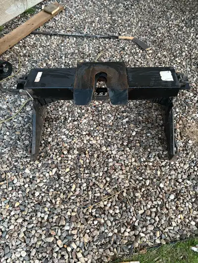 Selling a solid 5th wheel hitch made by DSP (Diversified Steel Products) in Edmonton. Built tough an...
