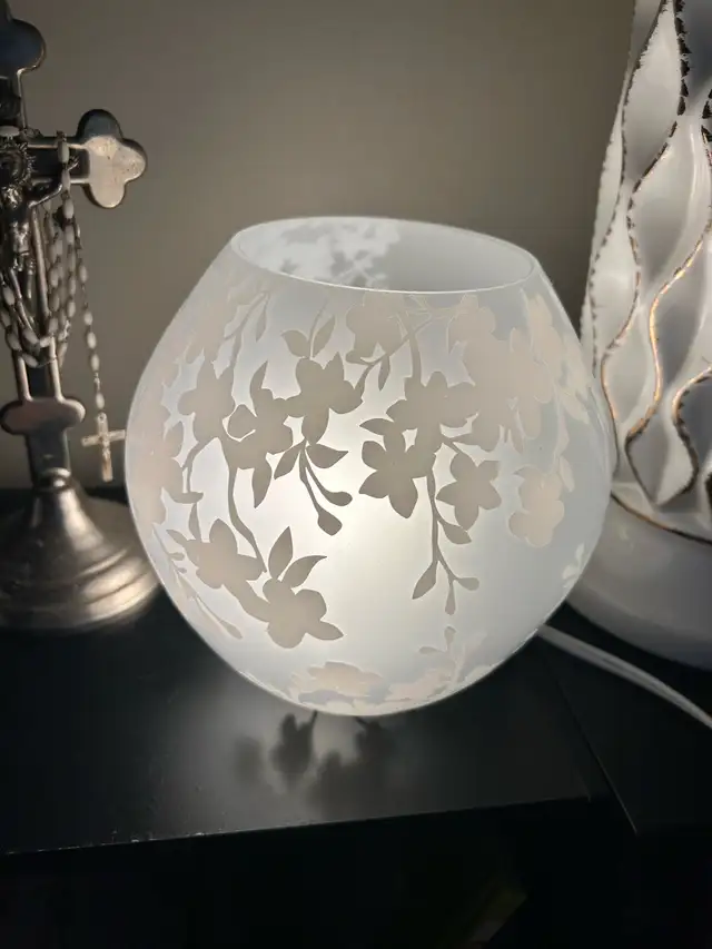 Ikea lamp $40, KNUBBIG Table Lamp 7” Tall Blossom Whit in Indoor Lighting & Fans in Oakville / Halton Region - Image 2
