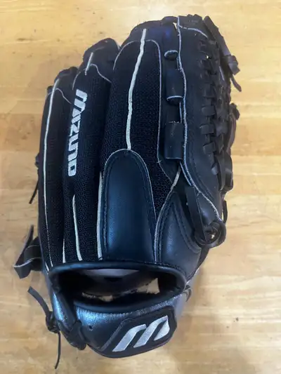 11.75 inch Mizuno RHT glove, View more