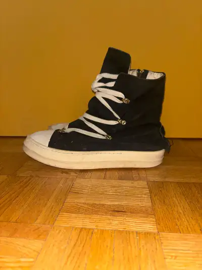Selling a pair of authentic Rick Owens DRKSHDW Ramones high-top sneakers in black/milk colorway. Cla...