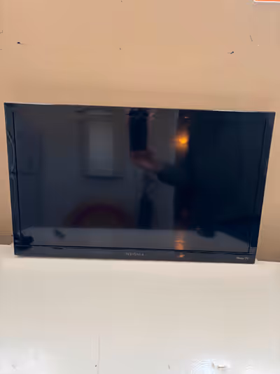 Insignia Roku LED flat screen TV. Mod# NS-24ER310CA17, not smart tv. Cash at pickup only. Ph: 807-25...