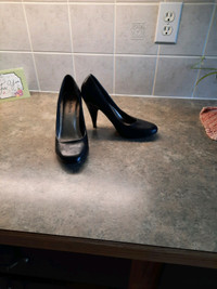 Black pump high heel (classic)- Size 8
