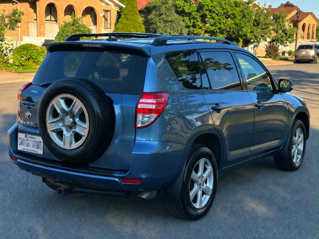 Toyota RAV4 — photo 4