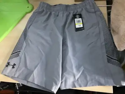 New Under Armour men's shorts with 2 pockets Size M Color: gre, View more