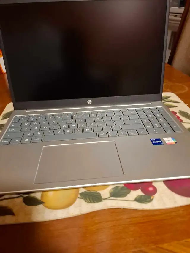 HP LAPTOP in Laptops in City of Montréal - Image 2