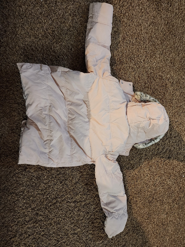 Size 9/10 winter jacket  in Kids & Youth in Edmonton - Image 3