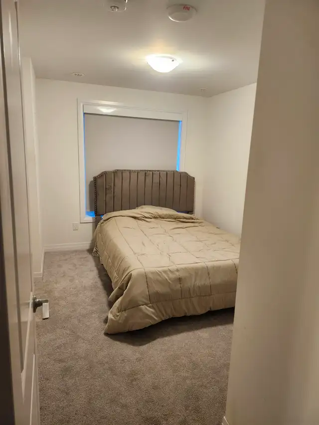 Room for rent Brock north pickering in Room Rentals & Roommates in Oshawa / Durham Region - Image 2