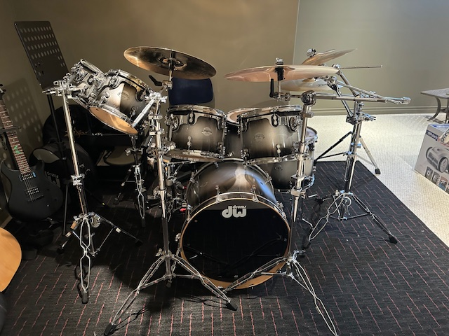 7 piece PDP Platinum Drum kit (no snare), 7 cymbals, all hardwar in Drums & Percussion in Ottawa - Image 2