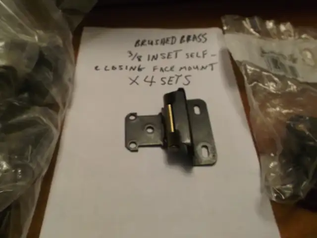 Kitchen Cabinet Handles in Hardware, Nails & Screws in St. Catharines - Image 9