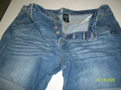 LADIES BUTTON CLOSURE SHORTS, View more