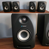 Home audio surround sound amplified bookshelf monitor speakers