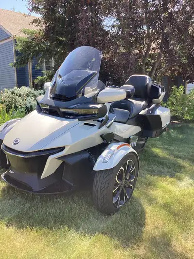 Elevate your riding experience with this ultimate luxury touring 2021 Can-Am Spyder RT Limited, Chro...