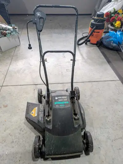 Black & Decker Series 2000 Electric Lawnmower Corded electric Lawnmower Mulches 19 inch cutting widt...