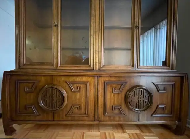 Vintage Wooden Hutch / Display Cabinet in Hutches & Display Cabinets in City of Toronto - Image 4