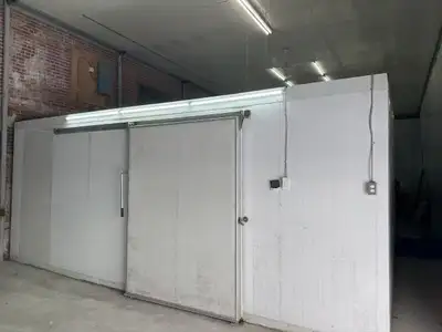 A Walk -in freezer 50 ‘ x24’ for rent , Montreal down town. Convenient transportation. We have compl...