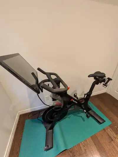 Peloton bike for sale. Pick up only in midtown Works no issues. Does not come with weights
