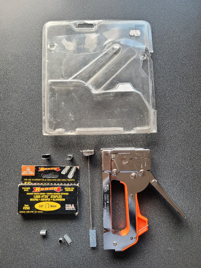 -Screwdrivers , staple gun,  hacksaw  in Hand Tools in City of Toronto - Image 2