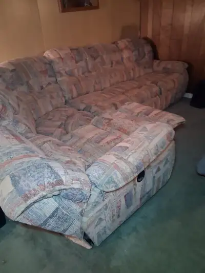 5 pc. sectional couch in really good condition,no rips tears or stains.The 2 end pc. are recliner.Fr...