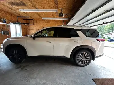 SL Premium version - 20" alloy rims, wheel lock, Bose speakers, head up display, 360 degree camera,...