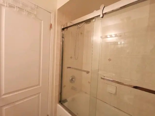 Room at York U campus.  Minutes Walk Finch west subway station,