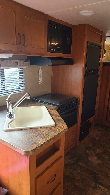 2015 Forest River Grey Wolf RV Camper in Travel Trailers & Campers in Oshawa / Durham Region - Image 4