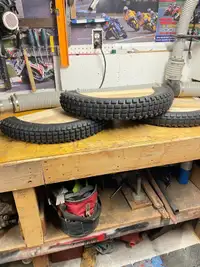 Floating tire shelf 