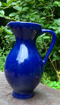 Pichet de céramique vintage bleu cobalt