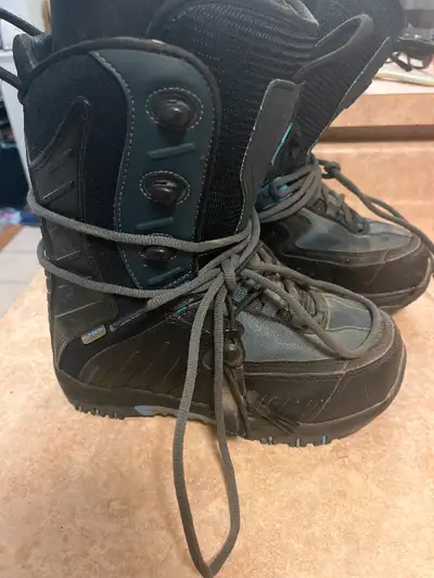 Black LTD snowboard boots Woman’s size 8 In good shape