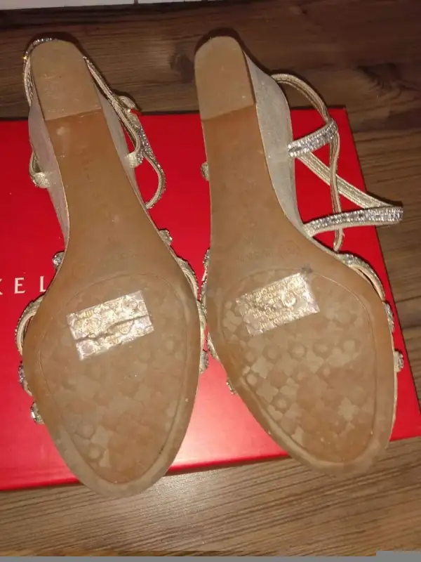 Beautiful Ladies Dress Shoes in Women's - Shoes in Bedford - Image 4