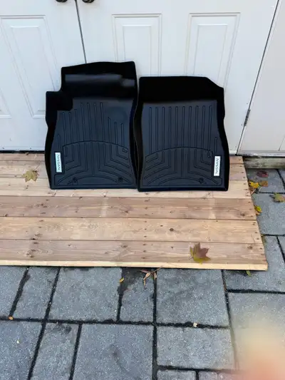 Winter floor mats specifically for 2018 Nissan Sentra,great condition ,price negotiable.