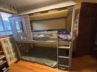 Kids bunk Bed/bottom play area w/ roof