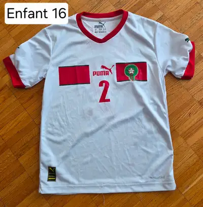 Vêtements, View more