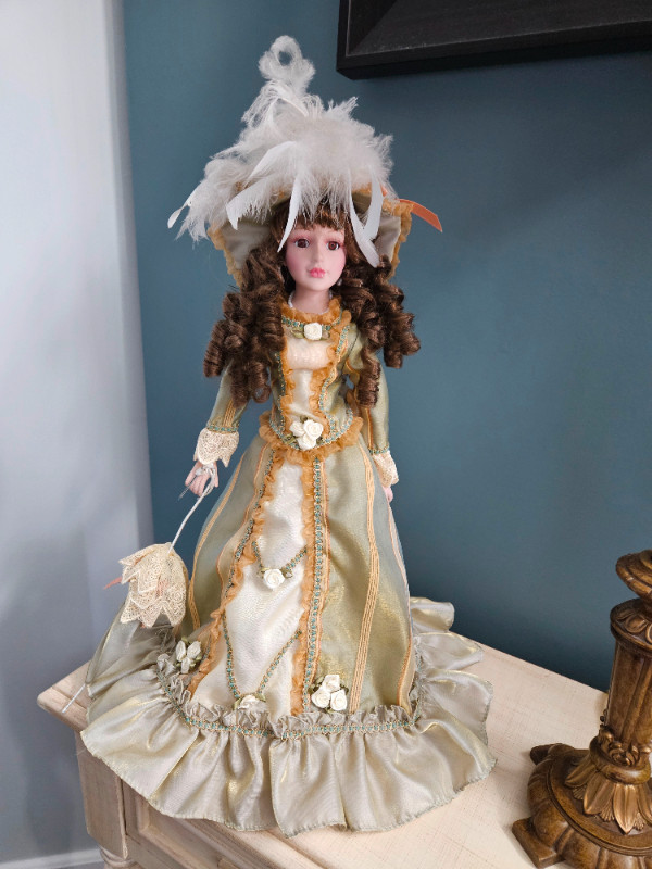Antique Victorian Porcelain Doll in Arts & Collectibles in Hamilton - Image 2