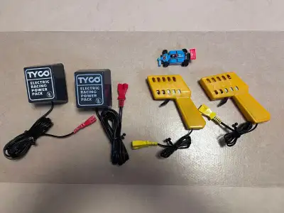 Tyco 1/64 slot car racing set 1x 440-X2 narrow chassis car 20x curve track 7x15” straight track 5x 9...