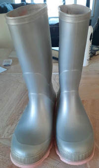 Girls Size 1 Rubber Boots. 