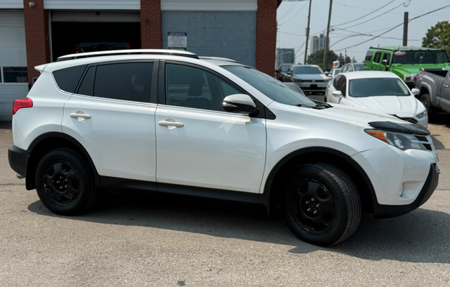 2015 Toyota RAV4 XLE AWD in Cars & Trucks in Mississauga / Peel Region - Image 4