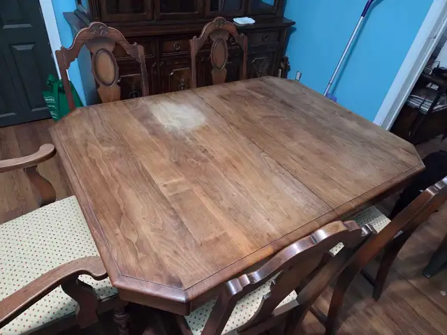 Rustic Dining Room Table  in Dining Tables & Sets in London - Image 4