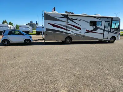 Amazing package deal at below market value for complete package! 29ft, DS (double slide) Coachman Mi...