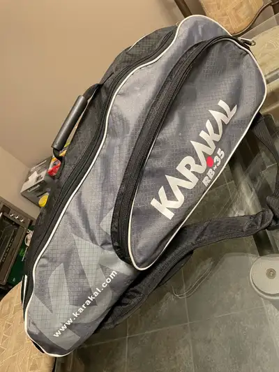 This KARAKAL squash racket bag (can also served as badminton racket bag) has 2 compartments can hold...